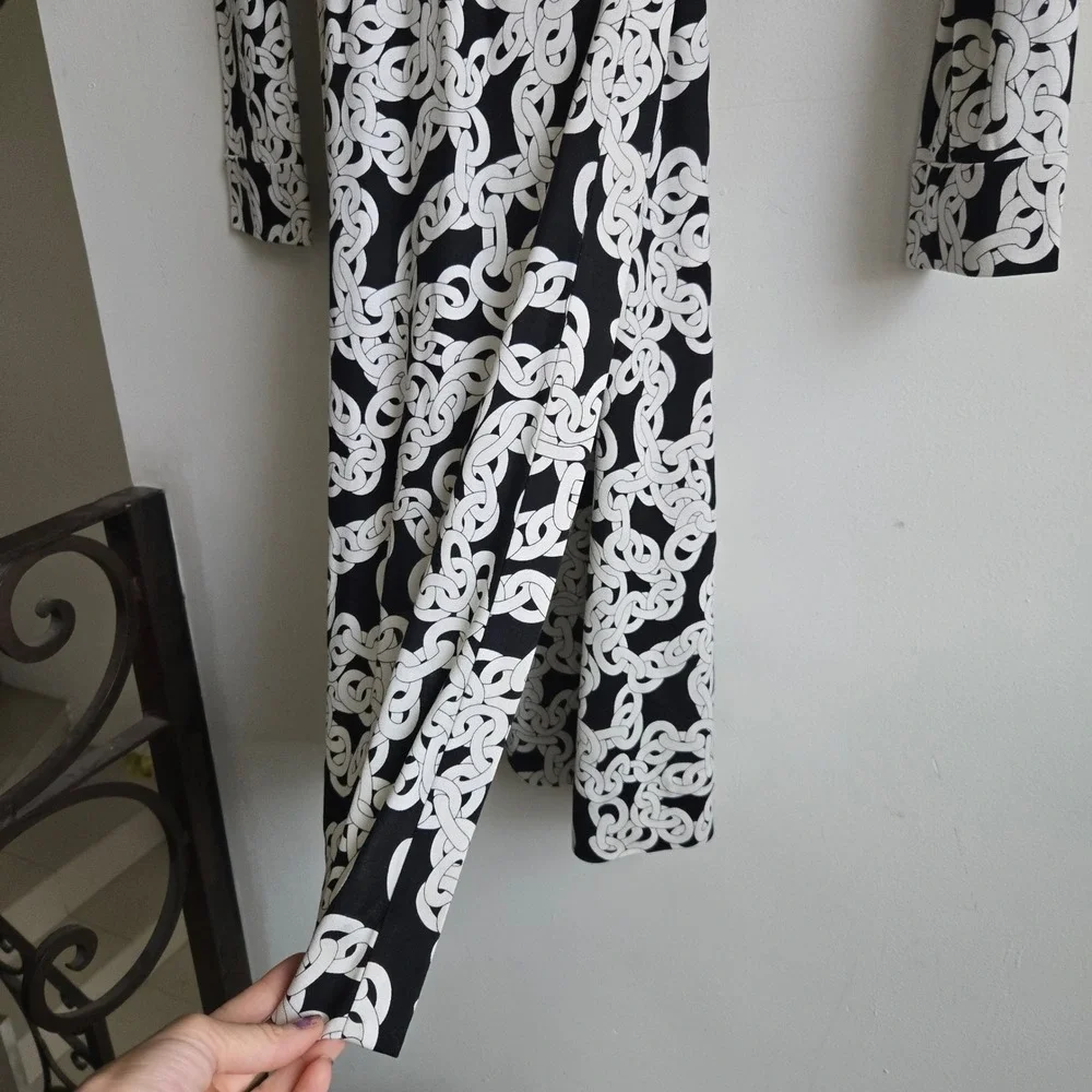 Vtg Diane von Furstenberg 6 Wrap Dress Womens Black White Excellent Silk Chain